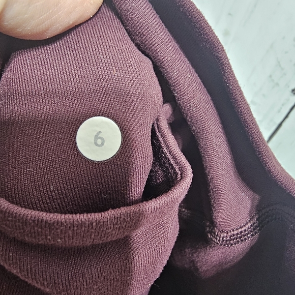 Lululemon Women's Wunder Under Stirrup Leggings Bordeaux Drama Pants Size 6. - Picture 12 of 12